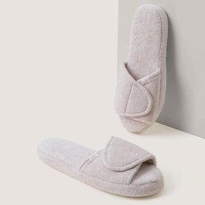 ✨HOST PICK✨ Barefoot Dreams CozyTerry® Spa Slippers